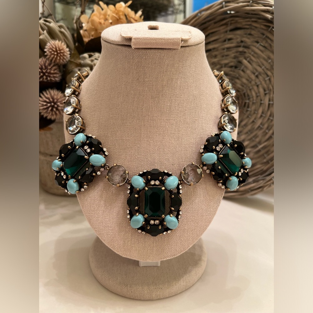 EUC!! Vintage JCrew Emerald and Black Statement Necklace with Large Crystals